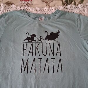 Hakuna Matata Girls Youth Tee – Pale Aqua (M) 🦁✨